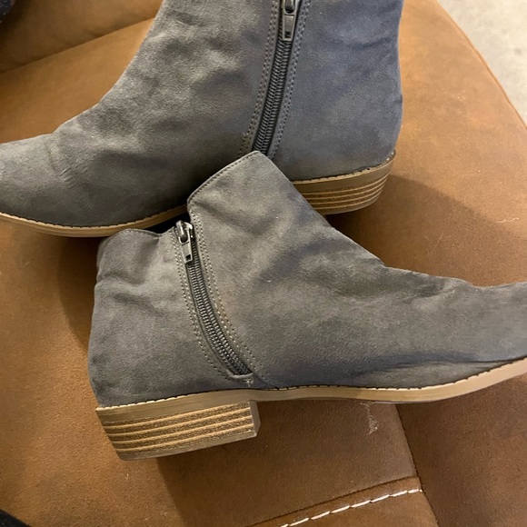 Justice ankle
Boots - Picture 2 of 4